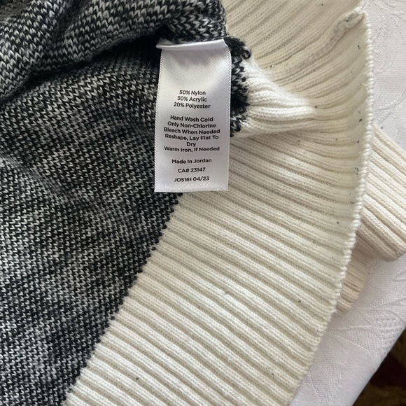 Talbots Women's size Medium Black White Houndstooth Quarter Zip Sweater - Picture 11 of 12